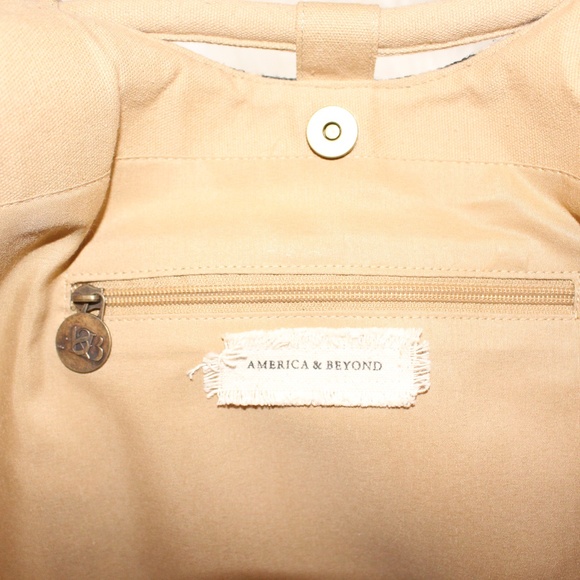 Essentia, Jute Tote with Tassel - Picture 7 of 8